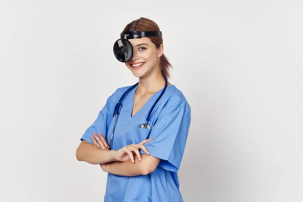 Молодая Красивая Медсестра Стетоскопом Изолированы Белом — стоковое фото