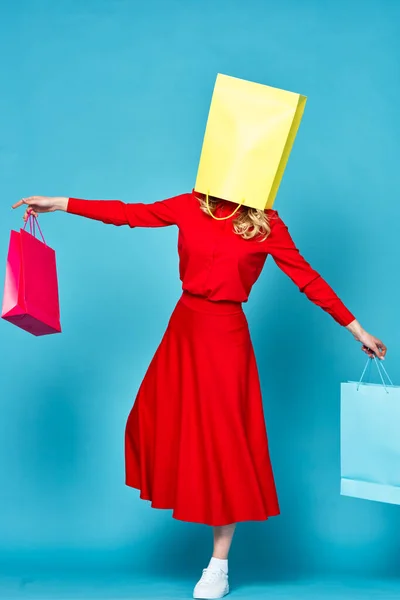 Joven Hermosa Mujer Con Bolsa Papel Cabeza — Foto de Stock