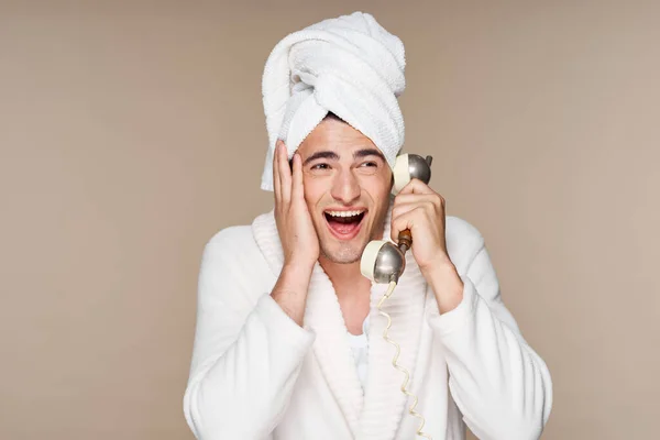 Jonge Emotionele Man Badjas Die Praat Een Vintage Telefoon Een — Stockfoto