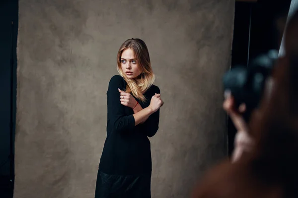 Young Beautiful Woman Posing Studio — Stock Photo, Image