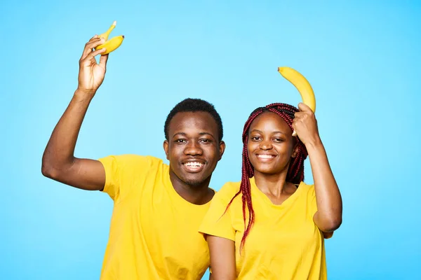 Homme Femme Apparence Africaine Avec Des Bananes Sur Fond Isolé — Photo