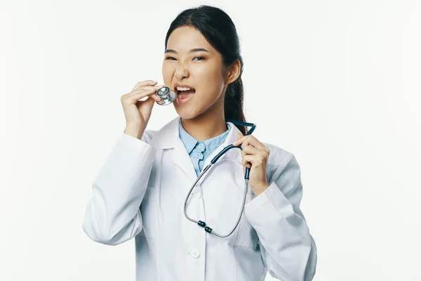 Žena lékař bílý kabát medicína — Stock fotografie