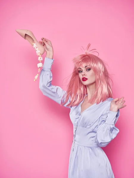 Hermoso glamour mujer rosa pelo emoción modelo — Foto de Stock