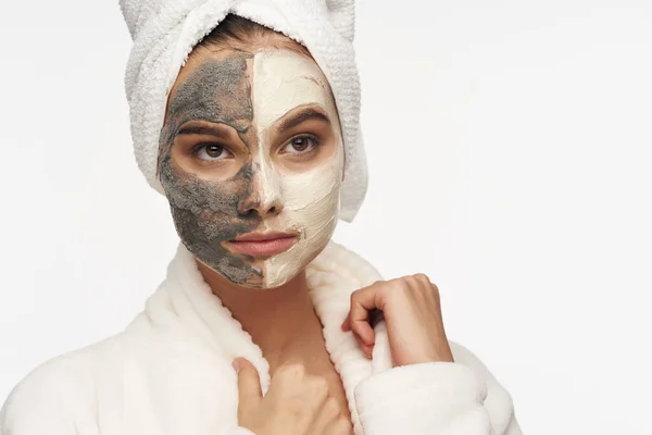 Hermosa crema hidratante facial femenina modelo de piel limpia —  Fotos de Stock