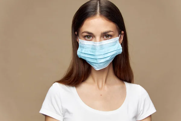 Pani moda ubrania w twarz maska alergia zanieczyszczenia — Zdjęcie stockowe