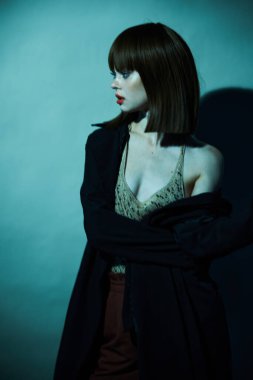  Model parlak tişört göz kamaştırıcı ön görünüm