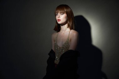 Pullu tişört ve fotoğraf stüdyosu.