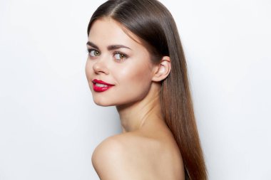 Çekici bir kadın. Gülümse. Çekici görün. 