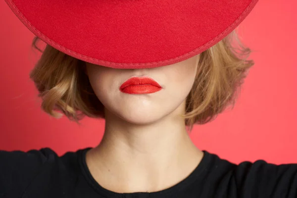 Woman covers with hat her eyes red lips close-up isolated background — Stock Photo, Image