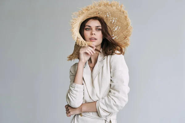 Beautiful Young Woman Straw Hat Posing — Fotografia de Stock