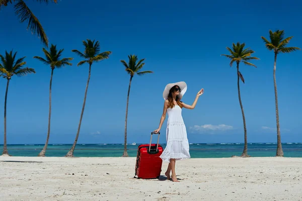 Young Beautiful Woman Suitcase Tropical Beach — Stock Photo, Image