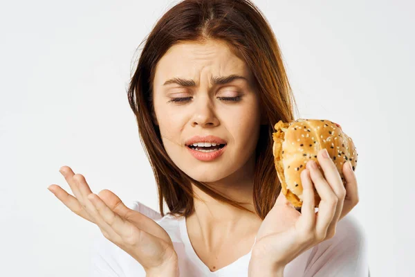 Estudio Disparo Joven Hermosa Mujer Con Hamburguesa — Foto de Stock