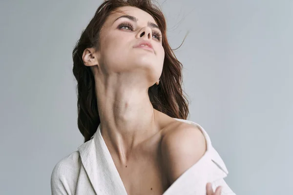 Joven Hermosa Mujer Posando Sobre Aislado Fondo —  Fotos de Stock