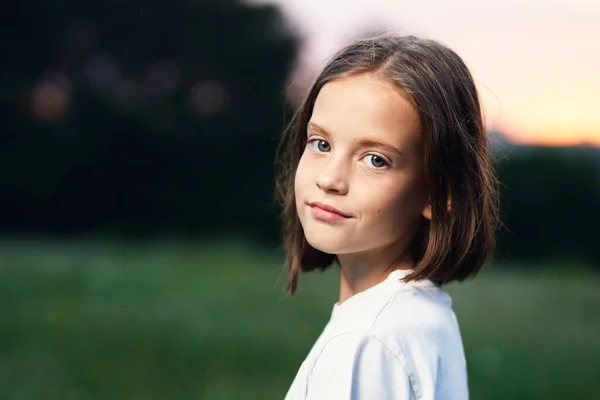 Krásná Roztomilá Dívka Baví Hřišti — Stock fotografie