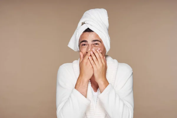 Tiro Estúdio Retrato Homem Bonito Jovem Rindo — Fotografia de Stock