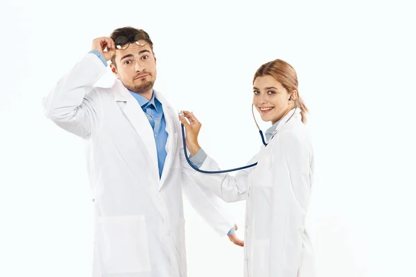 Jonge Dokters Studio Geïsoleerde Achtergrond Verpleegster Met Stethoscoop — Stockfoto