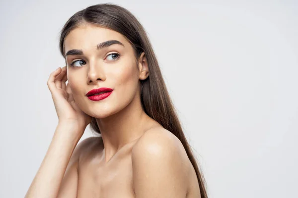 Tiro Estúdio Jovem Bela Mulher Olhando Para Longe Fundo Branco — Fotografia de Stock