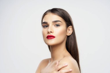 Stüdyo çekimi. Genç ve güzel bir kadının portresi