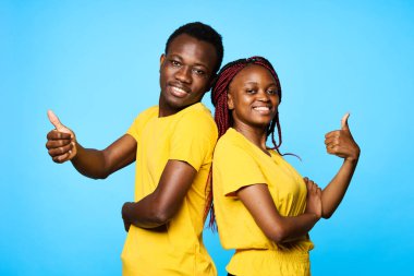 Afrikalı kadın ve erkek izole bir geçmişleri var.