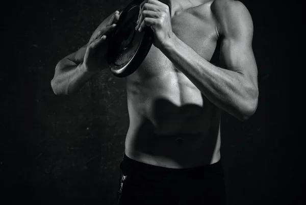 Young Muscular Fit Man Studio Lifting Weights — Stock Photo, Image