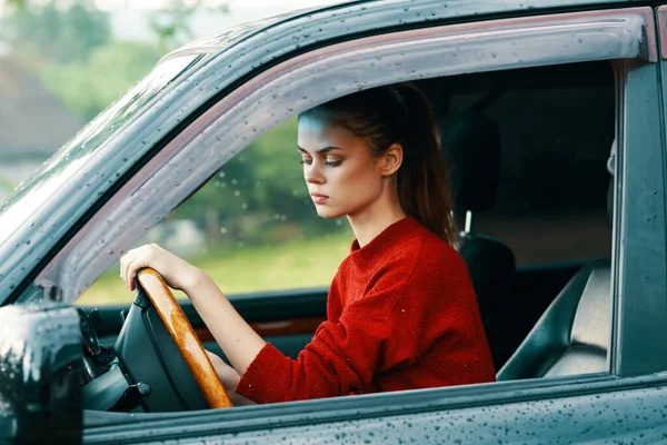 Joven Hermosa Mujer Conductor Coche — Foto de Stock