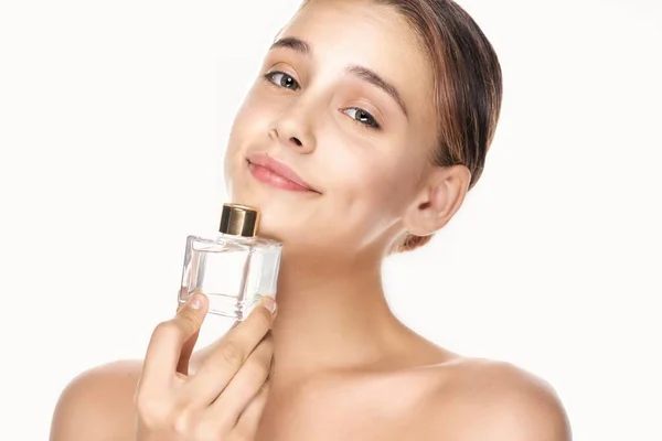 Retrato Mujer Hermosa Joven Con Frasco Perfume Aislado — Foto de Stock