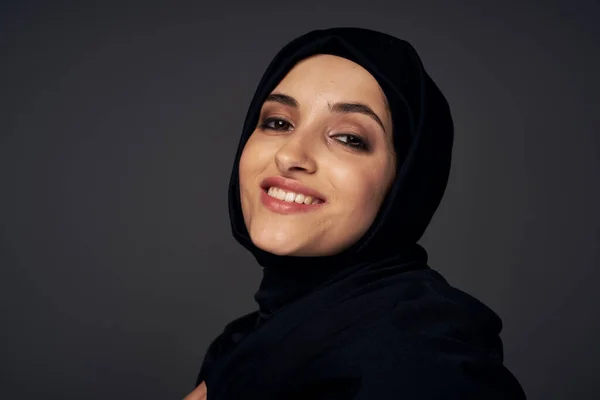 Youg Muslimsk Kvinna Studio — Stockfoto