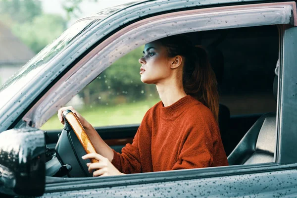 Jovem Bela Mulher Motorista Carro — Fotografia de Stock