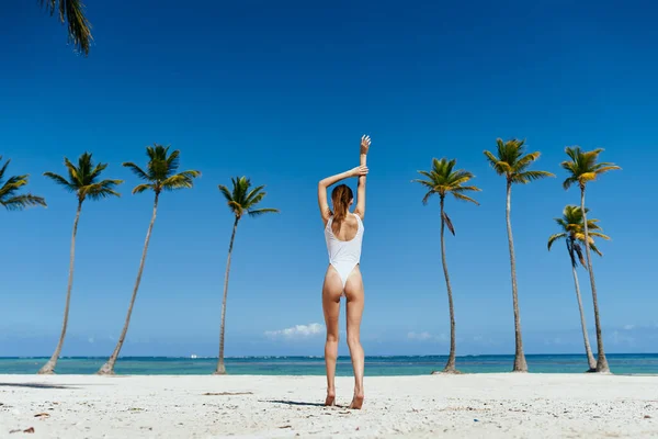 Rückansicht Einer Jungen Schönen Frau Beim Entspannen Strand — Stockfoto