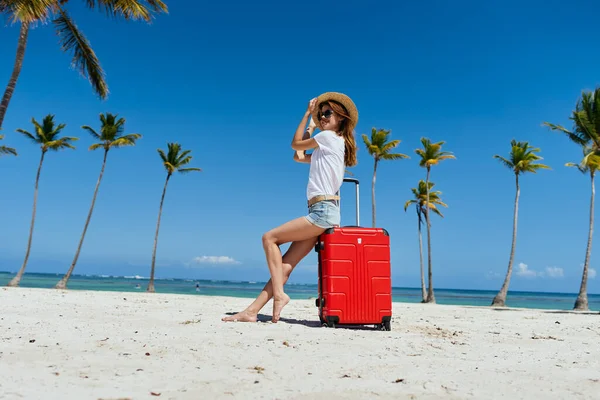 Young Woman Red Suitcase Beach — Stock Photo, Image