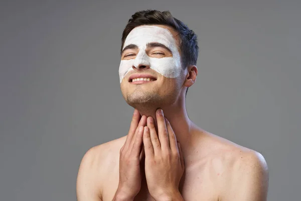 Young Handsomen Man Appying Face Mask Studio Shot — Stock Photo, Image