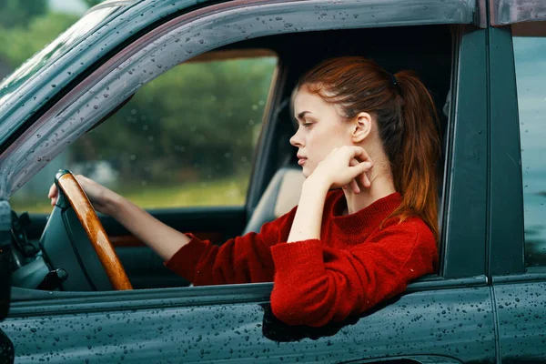 Jovem Bela Mulher Motorista Carro — Fotografia de Stock