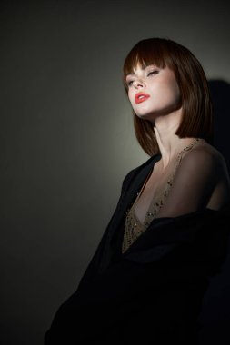 model kalitesi koyu renk izole edilmiş arka plan günlük giyimi