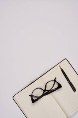 Kırtasiye ofisi kalem bardak ışığı arkaplanı belgesi