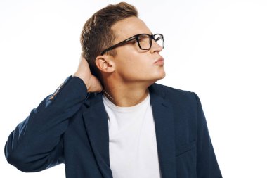 Gözlüklü iş adamı. Duyguları olan. Resmi yönetici.