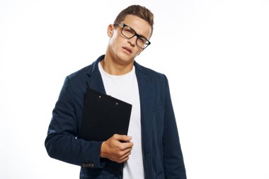 Gözlüklü iş adamı. Duyguları olan. Resmi yönetici.