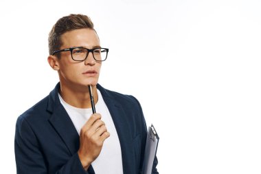 Belge sahibi bir adam ofis yöneticisi resmi ışık arkaplanı