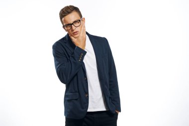 Gözlüklü iş adamı. Duyguları olan. Resmi yönetici.