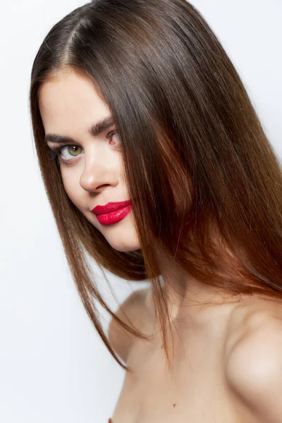 Sexig kvinna romantiskt utseende röda läppar — Stockfoto