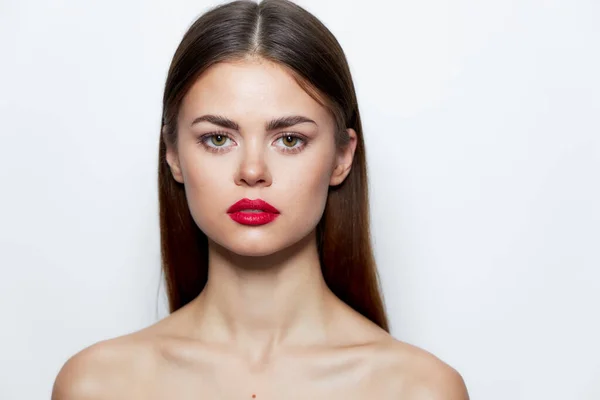 Vrouw portret huidverzorging Rode lippen glamour aantrekkelijke look lang haar — Stockfoto