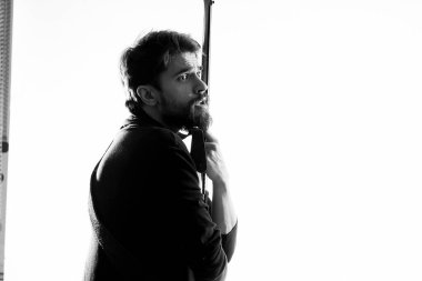 Erkek gitarist müzik performansı modern sanat tarzı