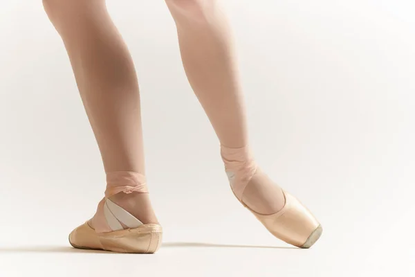 Ballerinas Beine korrekte Positionierung der Beine Bewegungsübung Tutu Spitzenschuhe Modell — Stockfoto