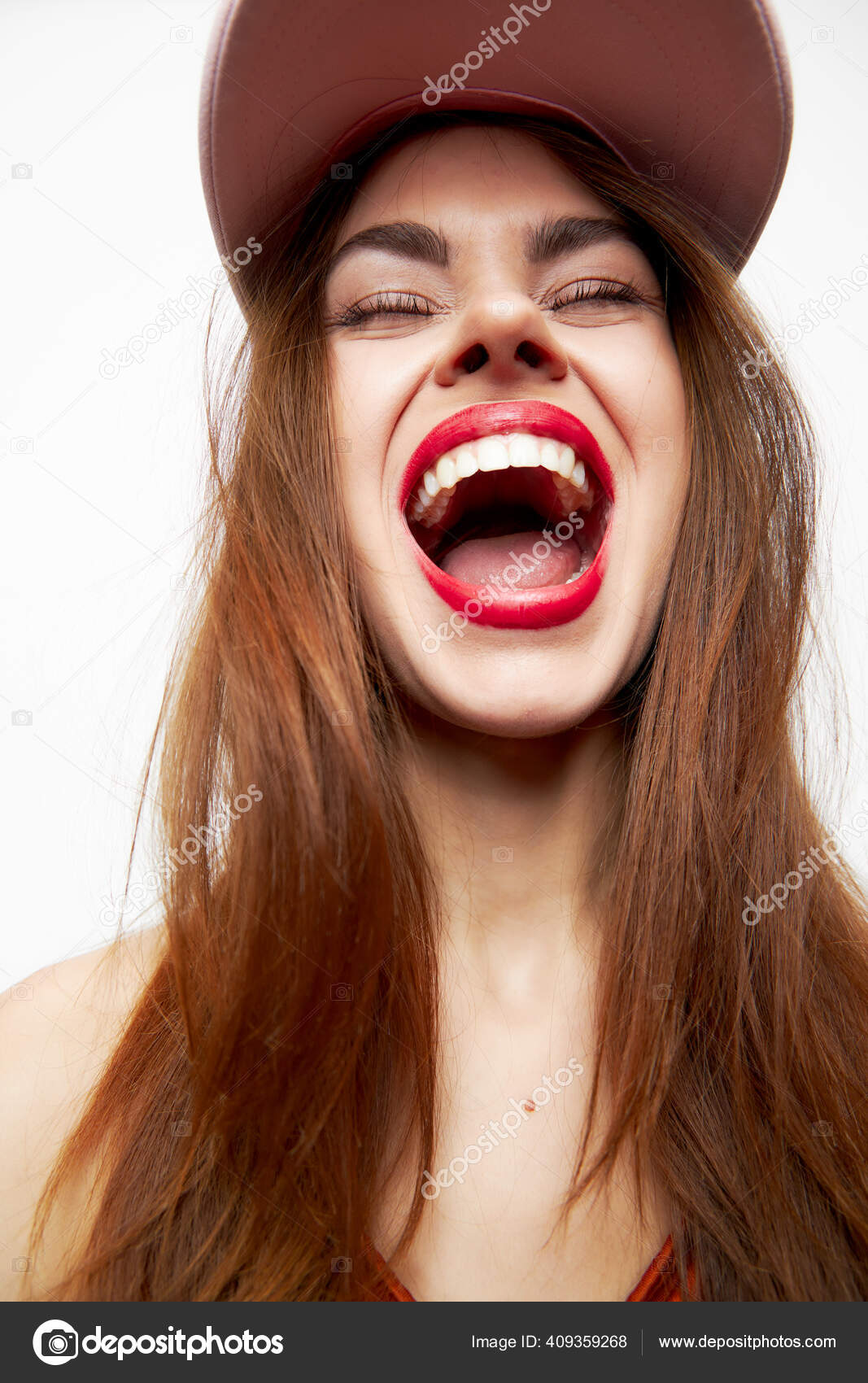 girl eyes closed and open the mouth Portrait of a woman in a cap Closed eyes, wide open mouth, bare shoulders —  Stock Photo © ShotStudio #409359268