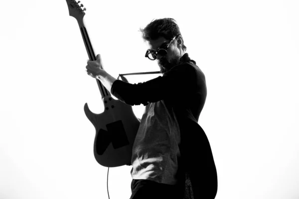 Man with guitar music performance entertainment contemporary performer sunglasses studio — Stock fotografie