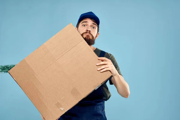 Working man boxes in hands delivery service packaging lifestyle blue background — Stock Photo, Image