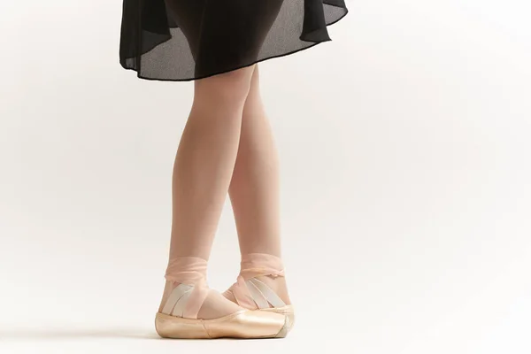 Ballerinas Beine korrekte Positionierung der Beine Bewegungsübung Tutu Spitzenschuhe Modell — Stockfoto