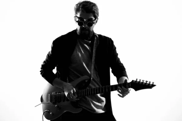 Man with guitar music performance rozrywka współczesny wykonawca okulary przeciwsłoneczne studio — Zdjęcie stockowe