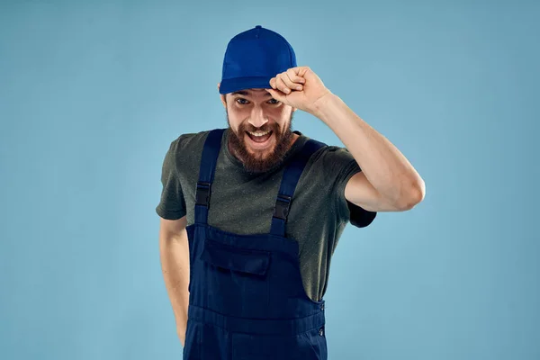 Homme en uniforme de travail émotions dans le travail de service de livraison de la vie — Photo