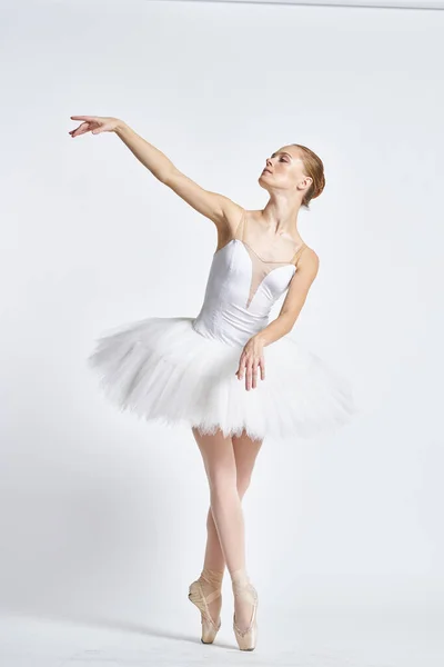 Femme Ballerine Dans Tutu Sur Fond Clair Posant Photo Haute — Photo