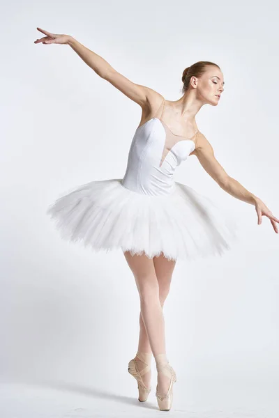 Femme Ballerine Dans Tutu Sur Fond Clair Posant Photo Haute — Photo